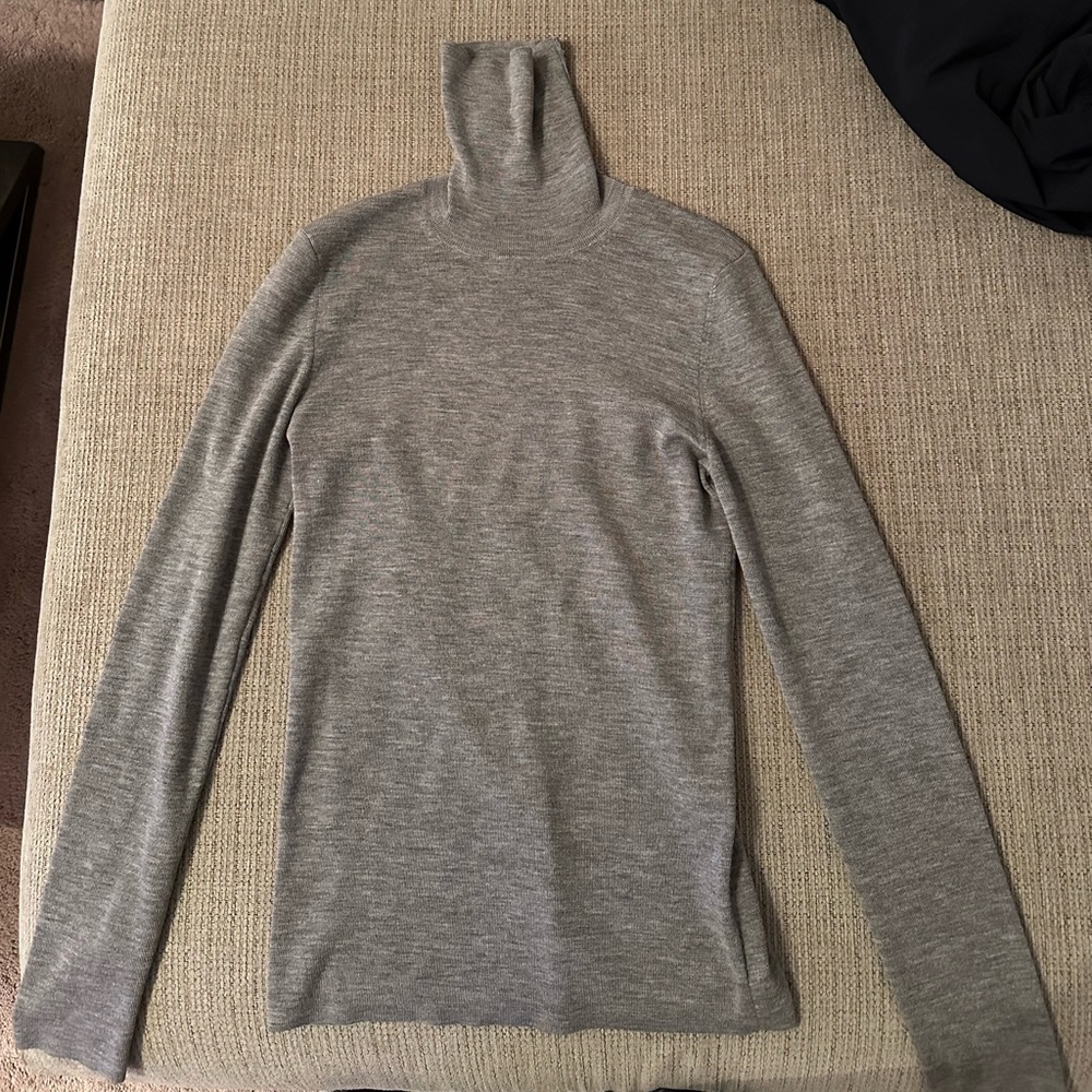 Basic gray wool turtleneck longsleeve
